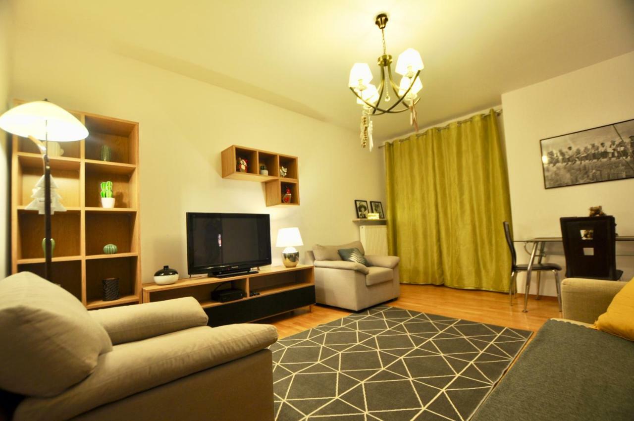 Mlociny Metro Apartment Varsovia Exterior foto